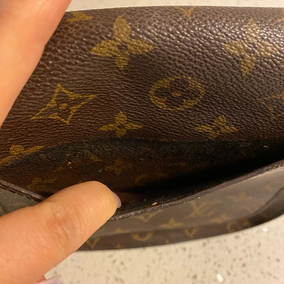 Louis Vuitton Purse - Picture 8 of 9